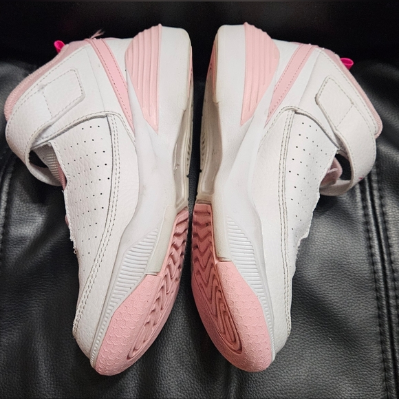 Nike Jordan Max Aura 5 - Girls  size 1.5y  (20.5 Cm). White with pink - Picture 5 of 6